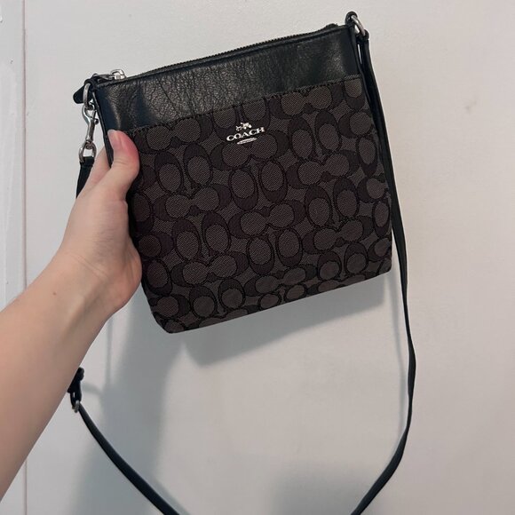Coach Kitt Messenger Crossbody In Signature Jacquard - Picture 2 of 5